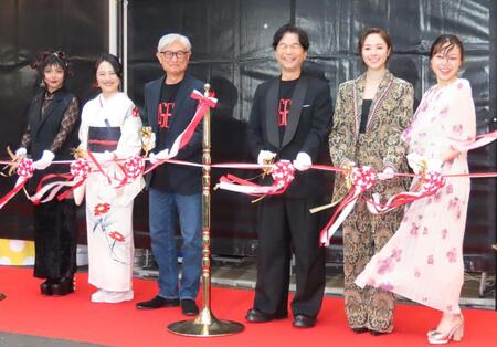 （左から）ＭＡＡＫＩＩＩ、林田麻里、堤幸彦監督、中村正人、唐田えりか、広山詞葉