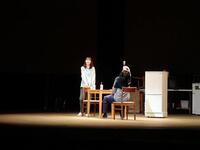 　舞台「おどる夫婦」の長澤まさみ（左）と森山未来