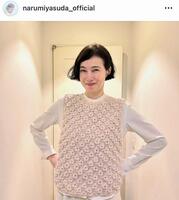 手編みのベスト。安田成美のインスタグラム＠ｎａｒｕｍｉｙａｓｕｄａ＿ｏｆｆｉｃｉａｌより