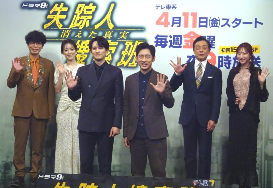 　テレ東ドラマ「失踪人捜索班」の会見に臨む（左から）片桐仁、泉里香、町田啓太、小泉孝太郎、光石研、武田玲奈