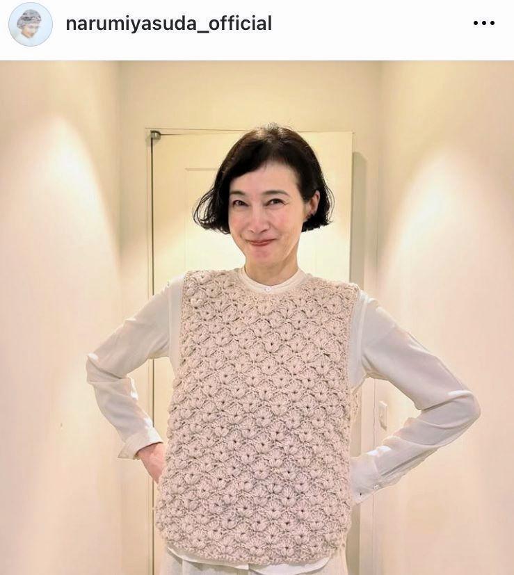 手編みのベスト。安田成美のインスタグラム＠ｎａｒｕｍｉｙａｓｕｄａ＿ｏｆｆｉｃｉａｌより