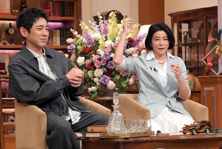 　「プラチナファミリー」でＭＣを務める小泉孝太郎（左）と高嶋ちさ子（右）＝撮影・佐藤厚