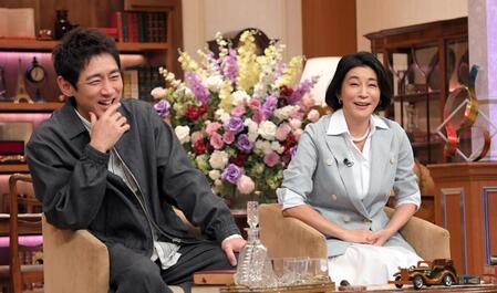 　「プラチナファミリー」でＭＣを務める小泉孝太郎（左）と高嶋ちさ子（右）＝撮影・佐藤厚