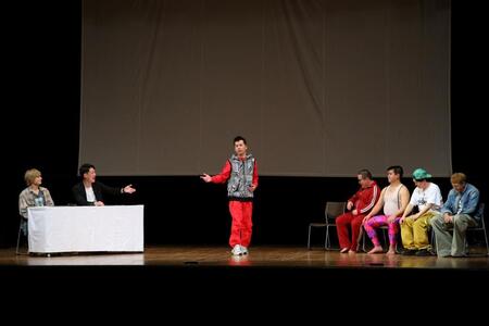 　ジェネレーソンズの公演でゲスト出演したしたＧＥＮＥＲＡＴＩＯＮＳの白濱亜嵐（左）と中務裕太（右）