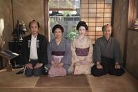 　クランクインした（左から）岡部たかし、池脇千鶴、高石あかり、小日向文世