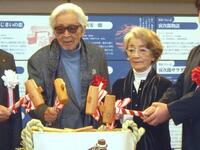 　（左から）山田洋次監督、倍賞千恵子