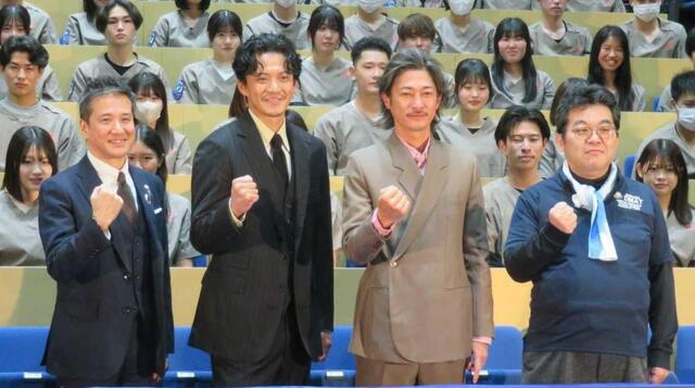 小栗旬＆窪塚洋介 サプライズ登場「『ヤバッ！エグッ！』って言われた