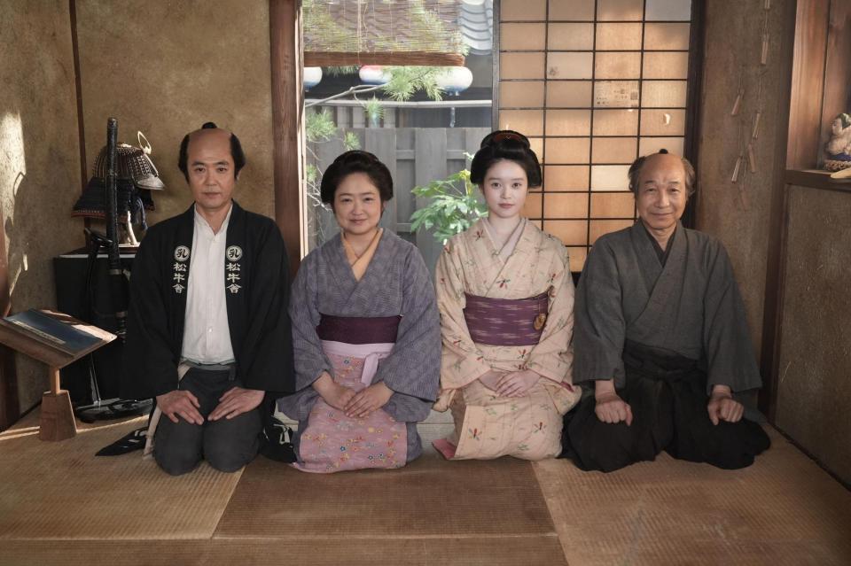 　クランクインした（左から）岡部たかし、池脇千鶴、高石あかり、小日向文世