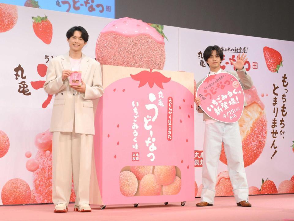 　アンバサダーに就任した松村北斗（左）と高橋海人（撮影・伊藤笙子）