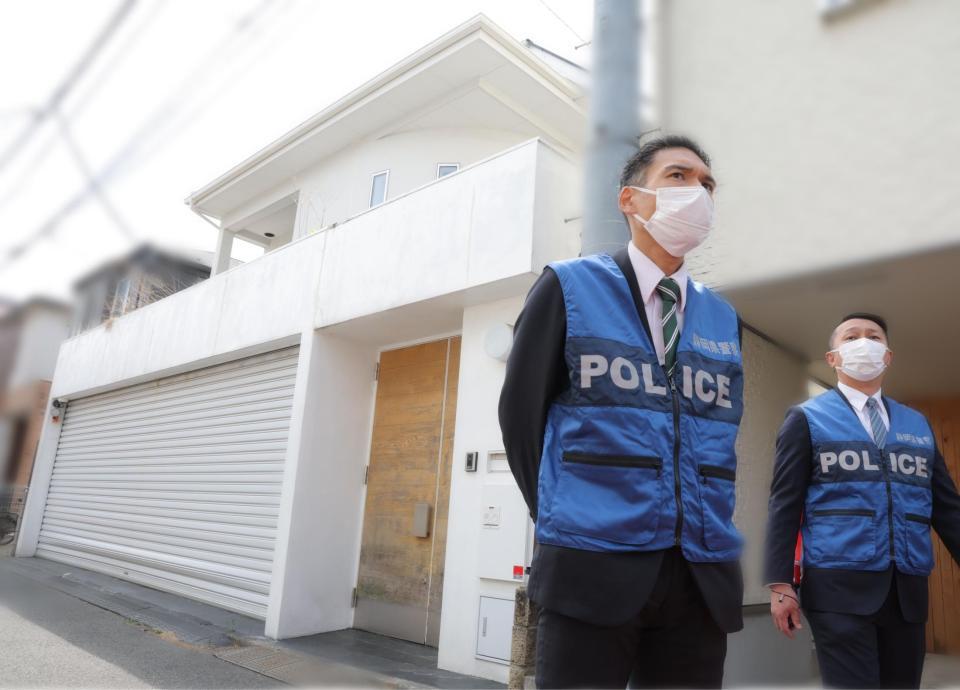 静岡県警が規制線を張った広末涼子容疑者の自宅前（撮影・吉澤敬太）（写真を一部加工しています）