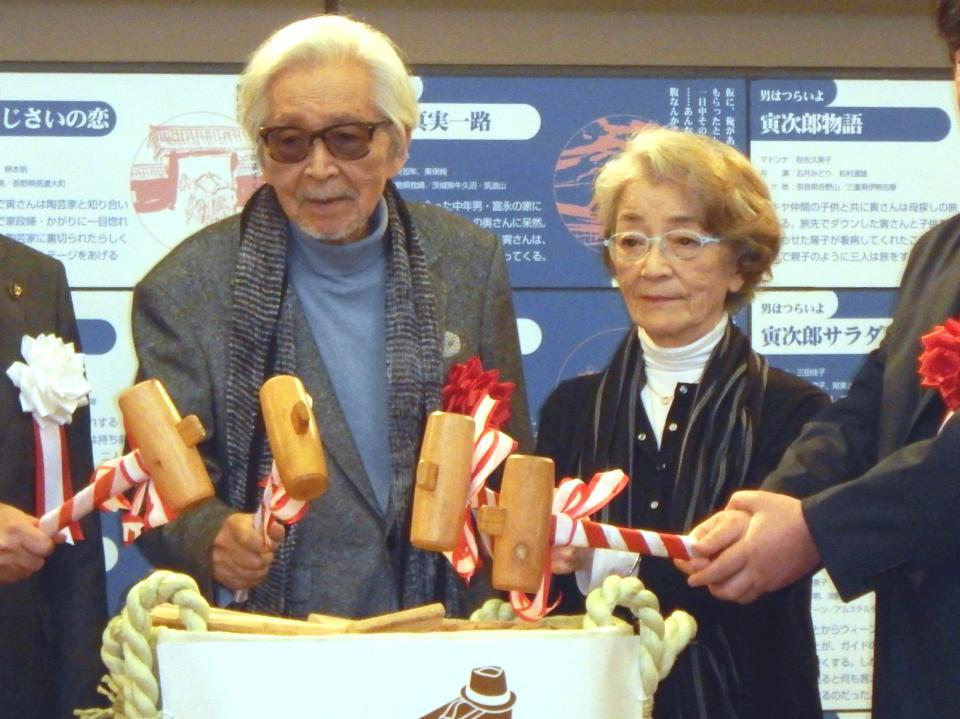 　（左から）山田洋次監督、倍賞千恵子