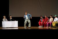 　ジェネレーソンズの初日公演にゲスト出演しコラボネタを披露したＧＥＮＥＲＡＴＩＯＮＳの白濱亜嵐（左）と中務裕太