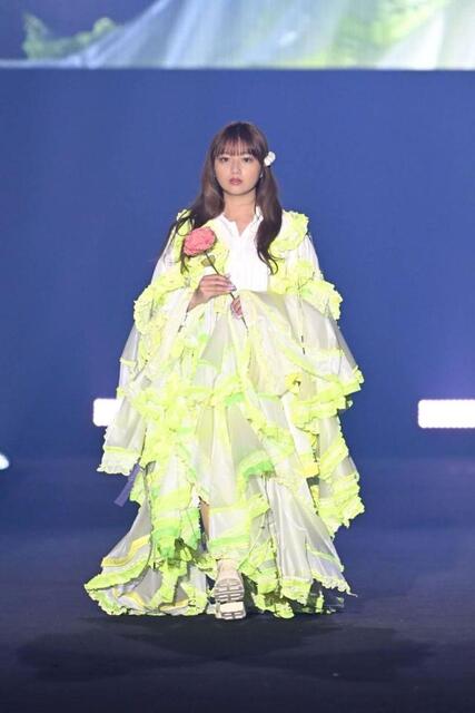 辻希美の17歳長女 まるで妖精 キュートにランウェイに現る 少女時代