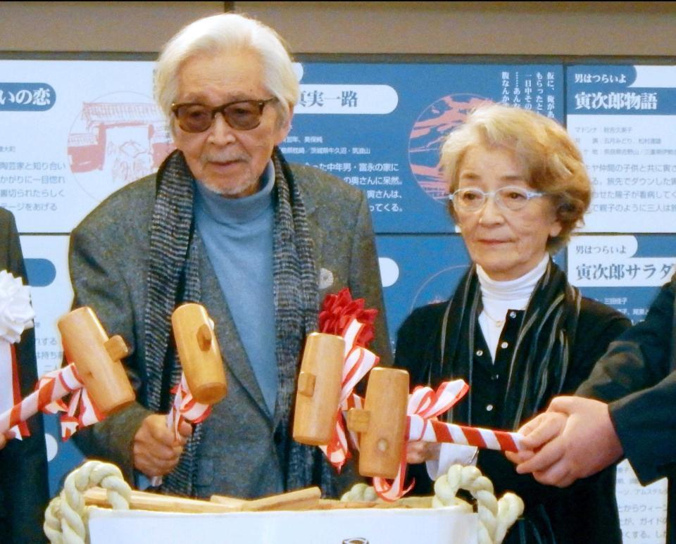　山田洋次監督（左）と倍賞千恵子