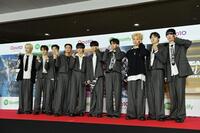 　レッドカーペットでポーズを決めるｘｉｋｅｒｓ（撮影・開出牧）