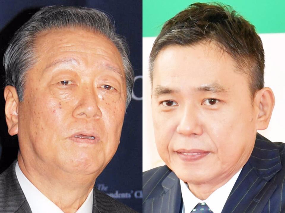 　小沢一郎氏（左）と爆笑問題・太田光