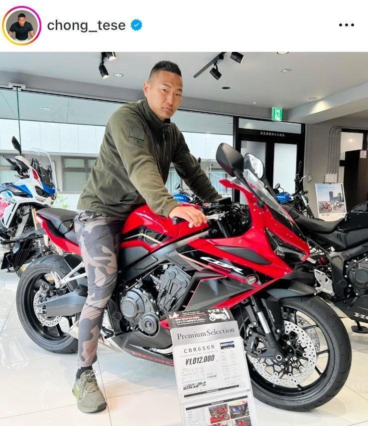 　３月、趣味の１００万超バイクにまたがる鄭大世氏　鄭大世のインスタグラム＠ｃｈｏｎｇ＿ｔｅｓｅより