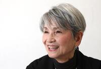 　俳優生活を振り返る中原ひとみ（撮影・佐々木彰尚）