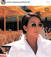 　９９年、夫と交際中のバカンスで。中村江里子のインスタグラム＠ｅｒｉｋｏ．ｎａｋａｍｕｒａｏｆｆｉｃｉａｌ（４月１３日付け）より 