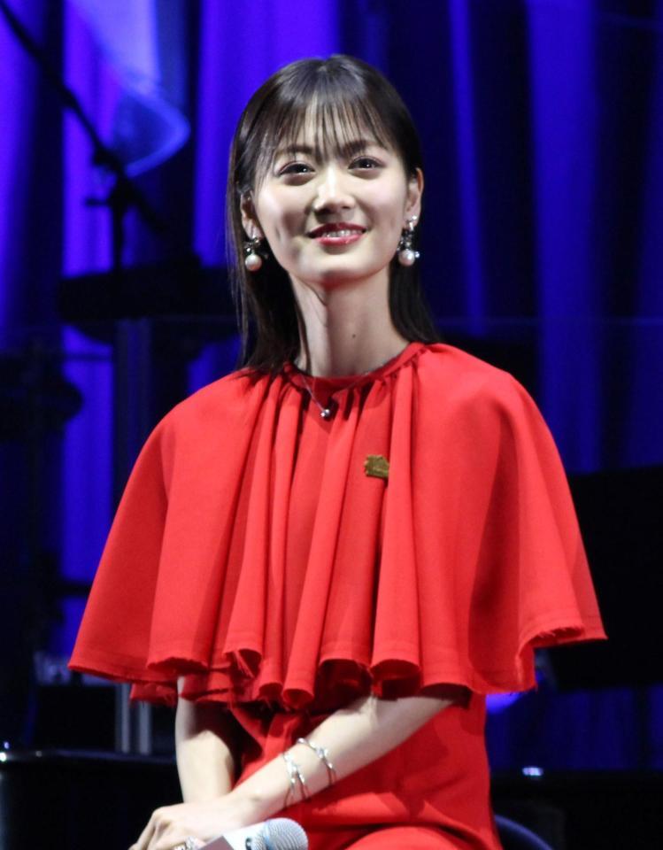 　ファンミーティングに出席した山下美月