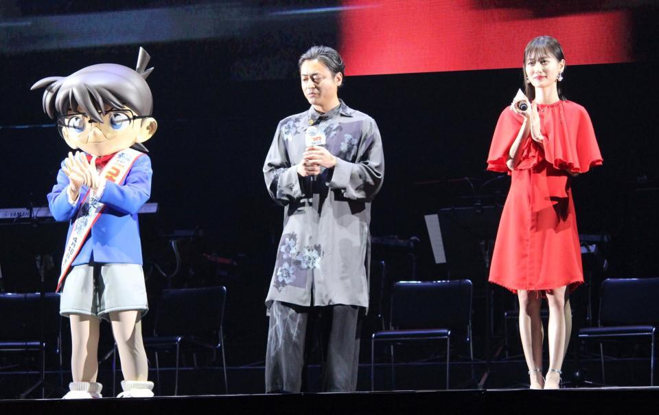 劇場版「名探偵コナン　隻眼の残像」公開直前！ＳＰファンミーティングに出席した（左から）江戸川コナン、山田孝之、山下美月
