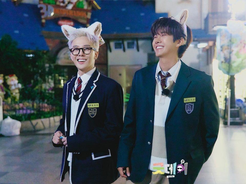 　韓国放送局・ＭＢＣの公式インスタグラム＠ｗｉｔｈｍｂｃより　Ｇ-ＤＲＡＧＯＮと同い年として親交を深めたＺＥ：Ａのファン・グァンヒ（右）