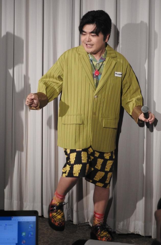 　血小板のジェスチャーに挑戦する加藤諒