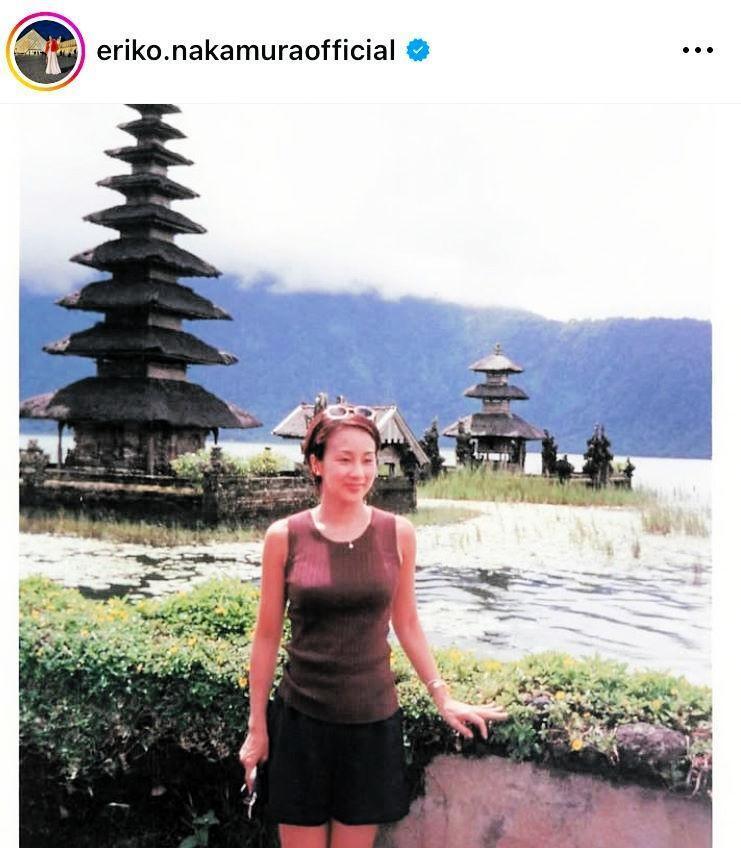 　９９年、夫と交際中のバカンスで。中村江里子のインスタグラム＠ｅｒｉｋｏ．ｎａｋａｍｕｒａｏｆｆｉｃｉａｌ（４月１３日付け）より 