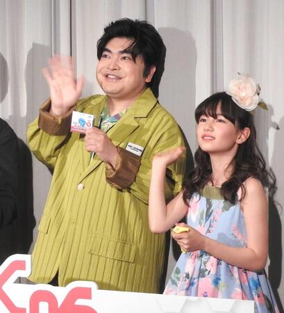 　イベントに登場した加藤諒（左）、マイカ　ピュ