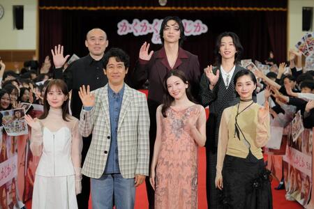 　（前列左から）畑芽育、大泉洋、永野芽郁、見上愛（後列左から）関和亮監督、鈴木仁、森愁斗（撮影・棚橋慶太）