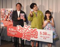 　作品をアピールする（左から）武内英樹監督、加藤諒、マイカ　ピュ