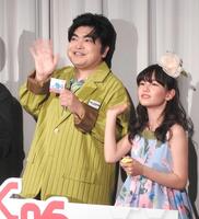 　イベントに登場した加藤諒（左）、マイカ　ピュ