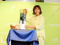 　ＨＵＲＯＭの新製品発表会に登場した田中律子