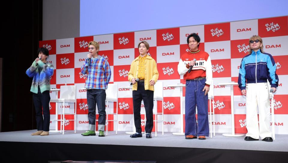 　新ＣＭ発表会に登場したＳＵＰＥＲ　ＥＩＧＨＴの（左から）横山裕、大倉忠義、村上信五、丸山隆平、安田章大（撮影・西岡正）