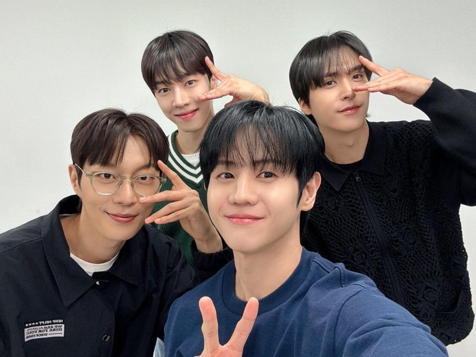 　ＨＩＧＨＬＩＧＨＴの公式Ｘ＠Ｈｉｇｈｌｉｇｈｔ＿ＡＵｅｎｔより　ＢＥＡＳＴとして新譜を発表する（前列左から）ユン・ドゥジュン、ヤン・ヨソプ（後列左から）イ・ギグァン、ソン・ドンウン