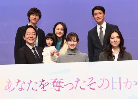 　笑顔でＰＲする（前列左から）大森南朋、倉田瑛茉、北川景子、仁村紗和、（後列左から）阿部亮平、平祐奈、筒井道隆（撮影・園田高夫）