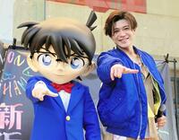 　新浜レオンのシングル発売記念イベントに登場した江戸川コナン君　©青山剛昌／小学館・読売テレビ・ＴＭＳ　１９９６