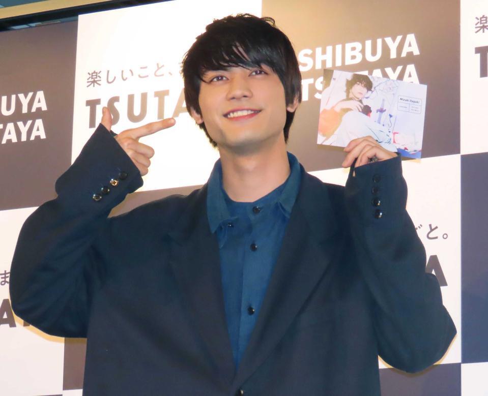 　カレンダー発売記念イベントを行った板垣瑞生さん＝２０２３年２月