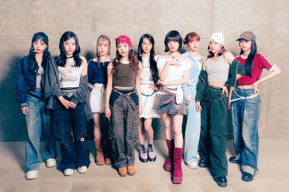 　ＭＥ：Ｉの（左から）ＲＩＮＯＮ、ＭＯＭＯＮＡ、ＡＹＡＮＥ、ＫＥＩＫＯ、ＭＩＵ、ＳＨＩＺＵＫＵ、ＳＵＺＵ、ＲＡＮ、ＫＯＫＯＮＡ　©ＬＡＰＯＮＥ　ＧＩＲＬＳ