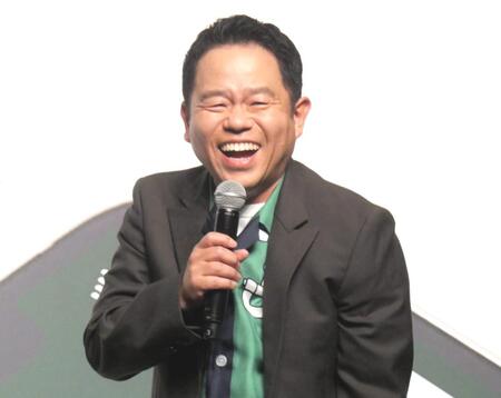 　爆笑する津田篤宏