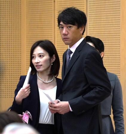 　長女・林心優さんの入学式に出席する母の亀井京子アナウンサー（左）と父の林昌範氏（撮影・高部洋祐）