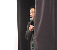 　渋谷凪咲の登場に思わず幕に隠れて喜ぶ津田篤宏