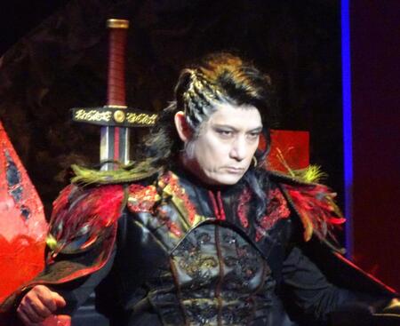 　舞台「デスティニー－アドラメレクの鏡－」に主演の佐藤アツヒロ