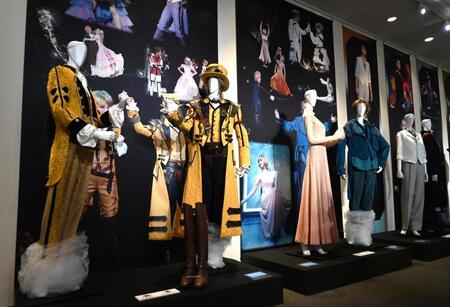 　特別企画展「Ｍｅｍｏｒｉｅｓ　ｏｆ　礼真琴」（撮影・高部洋祐）