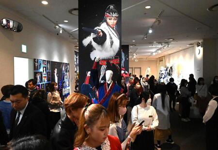 　特別企画展「Ｍｅｍｏｒｉｅｓ　ｏｆ　礼真琴」（撮影・高部洋祐）