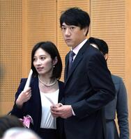 　長女・林心優さんの入学式に出席する母の亀井京子アナウンサー（左）と父の林昌範氏（撮影・高部洋祐）