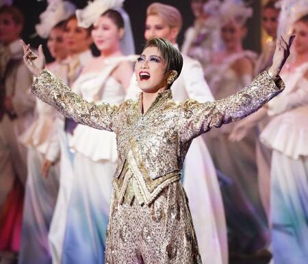 　本拠地サヨナラ公演を行う礼真琴（撮影・高部洋祐）