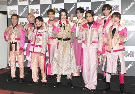 　初の国立ライブを終え笑顔を見せるＳｎｏｗ　Ｍａｎ（撮影・伊藤笙子）