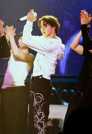 　パフォーマンスするＪ－ＨＯＰＥ　ⓟ＆ⓒＢＩＧＨＩＴ　ＭＵＳＩＣ