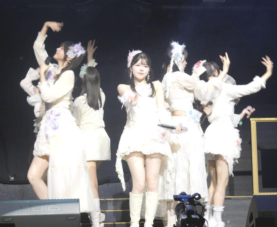 　アワードでパフォーマンスを披露したｆａｖ　ｍｅ